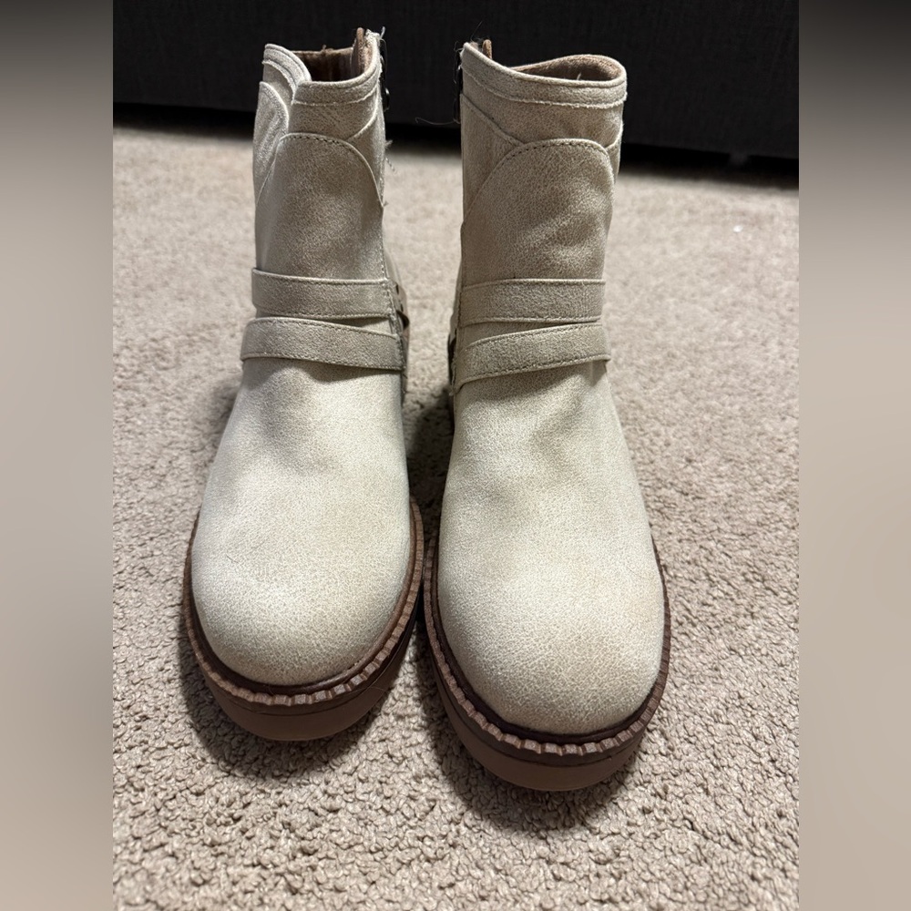 Worn once - Cream Blowfish boots - size 8 1/2